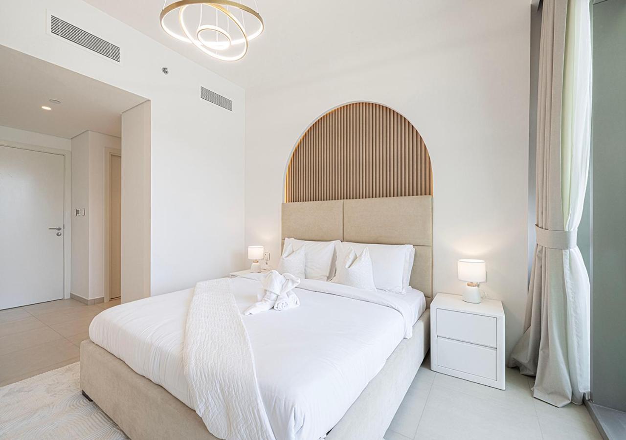 Luxurious Burj Khalifa View 5 Star 4bd In Downtown With Mall Access - Brand New * دبي