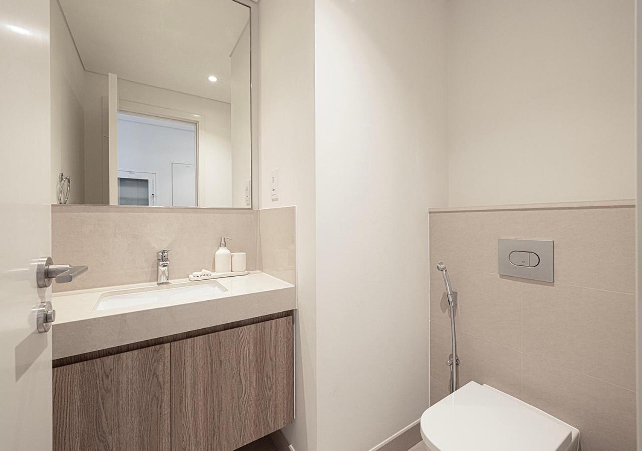 Luxurious Burj Khalifa View 5 Star 4bd In Downtown With Mall Access - Brand New * دبي
